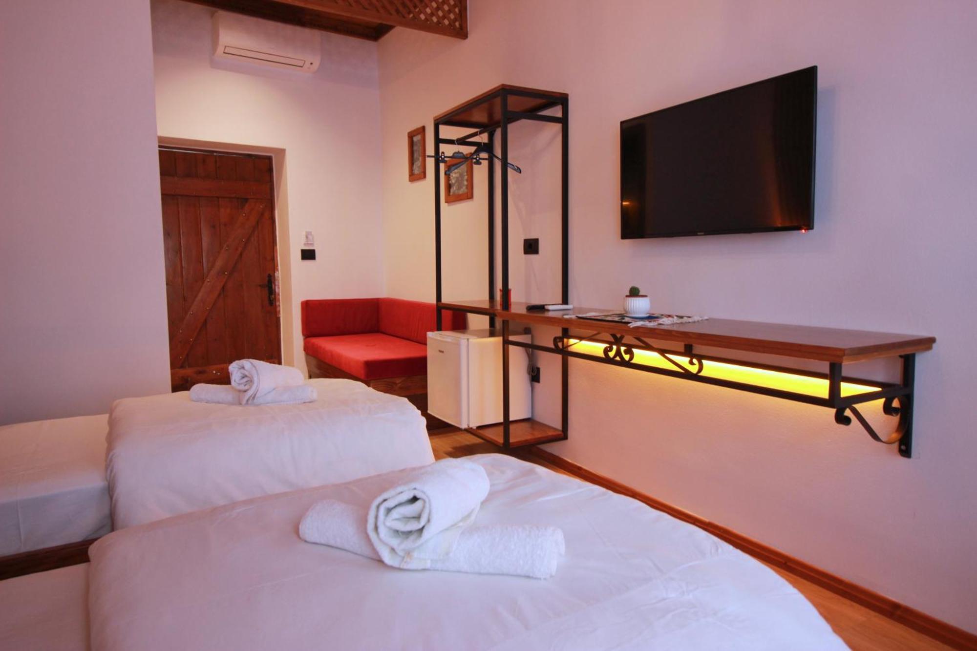Grey Stone Hotel Gjirokastër Екстериор снимка